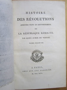 Histoire des Révolutions arrivées dans le Gouvernement de la République Romaine (4 Tomes - Complet) [ Suivi de ; ] Histoire des Révolutions de Suède, Où l'on voit les changemens qui sont arrivés dans ce royaume, au sujet de la religion et du gouvernement (2 Tomes - Complet) (Reliures de Bozérian Jeune ]