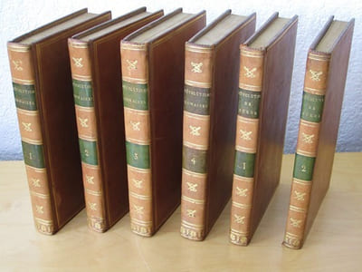 Histoire des Révolutions arrivées dans le Gouvernement de la République Romaine (4 Tomes - Complet) [ Suivi de ; ] Histoire des Révolutions de Suède, Où l'on voit les changemens qui sont arrivés dans ce royaume, au sujet de la religion et du gouvernement (2 Tomes - Complet) (Reliures de Bozérian Jeune ]