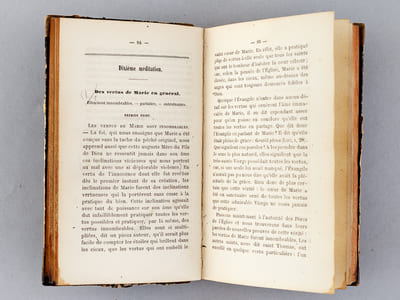 Mois de Marie à l'usage des Religieuses et spécialement de celles qui se vouent au service du prochain dans les hôpitaux, dans les prisons, dans l'enseignement, etc.