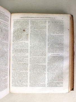 Les Cinq Codes Annotés de toutes les Décisions et Dispositions interprétatives, modificatives et applicatives, jusqu'à l'année courante, avec renvoi ...