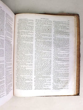 Les Cinq Codes Annotés de toutes les Décisions et Dispositions interprétatives, modificatives et applicatives, jusqu'à l'année courante, avec renvoi ...