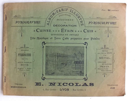 Procédés modernes de Décoration Cuivre - Etain - Cuir repoussés et patinés. E. Nicolas. Lyon. Pyrogravure. Pyrosculpture. Tôle-Majolique et Terre ...