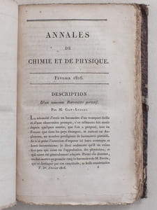 Annales de Chimie et de Physique. Année 1816 - Volume I - Tome Premier [ Tome 1 ]  : Sur les Puissances réfractives et dispersives de certains liquides et des vapeurs qu'ils forment (Arago et Petit) ; Note sur le Principe colorant du sang des Animaux (Vauquelin) ; Expériences sur la combustion du Diamant et d'autres substances carbonacées (Humphry Davy) ; Observations sur l'oxidation de quelques métaux (Gay-Lussac) ; Relation de la chute d'une pierre météorique tombée dans les environs de Langres (Virey) ; Sur la hauteur relative des Niveaux de la mer Noire et de la mer Caspienne (Maurice d'Engelhardt et François Parrot) ; Tables des dilatations linéaires qu'éprouvent différentes substances depuis le terme de la congélation de l'eau jusqu'à celui de son ébullition d'après les expériences de MM. de Laplace, Lavoisier, Smeaton, Roy ; Description d'un nouveau Baromètre portatif (Gay-Lussac) ; Mémoire sur l'air inflammable des mines de charbon (Humphry Davy) ; Observations sur l'influence que le vent apporte dans la propagation du son (Delaroche) ; Note sur un phénomène remarquable qui s'observe dans la diffraction de la lumière (Arago) ; Sur les lois que l'on observe dans la distribution des formes végétales (Alex. de Humboldt) ; Mémoire sur la Diffraction de la lumière, où l'on examine particulièrement le phénomène des franges colorées que présentent les ombres des corps éclairés par un point lumineux (Fresnel) ; Essai d'une classification naturelle pour les Corps Simples (Ampère) ; Suite de l'Essai (Ampère) ; Sur les lampes de sûreté de Sir Humphry Davy ; Justification de la Théorie de M. Dalton, sur l'absorption des Gaz par l'eau, contre les conclusions de M. de Saussuren par M. John Dalton ; Sur les combinaisons de l'Azote avec l'Oxigène (Gay-Lussac) ; Sur la vertu électrique de quelques minéraux (M. Haüy)