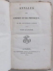Annales de Chimie et de Physique. Année 1817 - Volume I - Tome Quatrième [ Tome 4 - Tome IV ]  : Note sur la cause des changemens de couleur que présente le caméléon minéral, extraite d'un travail sur le manganèse (Chevreul) ; Note sur l'insecte qui produit la laque (Latreille)  ; Note sur la Chaleur rayonnante (Fourier) ; Mémoire du professeur Mangili sur le venin de la vipère ; Description d'un micromètre formé par une simple lentille (Wollaston) ; Sur le retour périodique des orages, et sur le vent très froid et extraordinairement sec qui se fait sentir plusieurs heures après ceux qui sont accompagnés de grêle (Volta) ; Extrait d'une lettre de M. Fresnel à M. Arago, sur l'influence de la chaleur dans les couleurs développées par la polarisation ; etc...