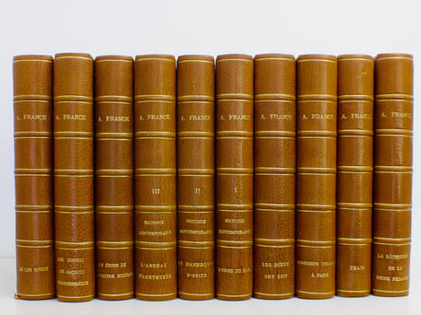 [ Lot de 10 titres reliés plein maroquin ] La rôtisserie de la Reine Pédauque ; Thaïs ; Monsieur Bergeret à Paris ; Les Dieux ont soif ; L'Orme du ...