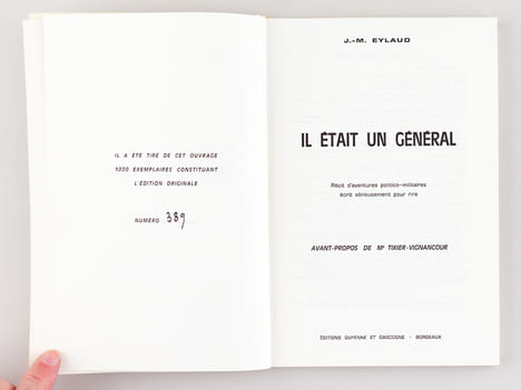 Il était un général. Récit politico-militaire écrit sérieusement pour rire [ Exemplaire dédicacé par l'auteur ]. EYLAUD, J. M. ; TIXIER-VIGNANCOURT