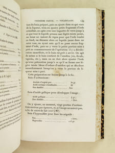 Chimie photographique [ Edition originale ] Chimie photographique contenant : Les éléments de Chimie expliqués par les manipulations photographiques - Les procédés de Photographie sur plaque, sur papiers sec ou humide, sur verres au collodion et à l'albumine - La manière de préparer soi-même, d'employer tous les réactifs et d'utiliser les résidus - Les recettes les plus nouvelles et les derniers perfectionnements - La Gravure et la Lithophotographie.
