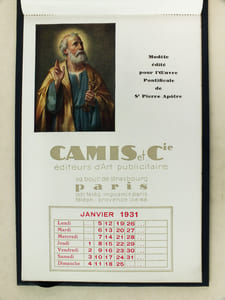 Calendrier 1931 Avec les Meilleurs Voeux de Camis & Cie pour 1931 [ Illustrations diverses dont : Modèle créé pour Amy Frères ; Modèle créée pour le Quina-Chably ; Modèle créé pour Blécao ; Modèle créé pour la Maison André Gillier ; pour la Maison d'Alsace ; Pour G. Billard & ie  - tapioca petit navire - ; pour La Chartreuse ; pour le porto José Coreira ; pour Cinzano ; pour les vins Camps romains ; pour le Baolux ]