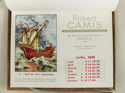 Calendrier 1938 Pour 1938 Les meilleurs voeux de Robert Camis [ 12 illustrations par Hérouard extraites de la série "Les beaux Navires" éditée pour le Tapioca "Petit Navire" ]