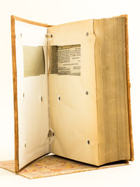 Paire de Serre-livres, dont un livre-boîte [Deux forts volumes in-8 reliure pleine basane blonde ] 