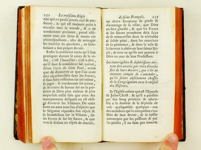 La Règle du Tiers Ordre de S. François d'Assise, expliquée selon son véritable esprit pour les personnes qui la professent dans le siècle, avec un exercice chrétien & intérieur pour une Ame qui est dans l'état de Pénitence.