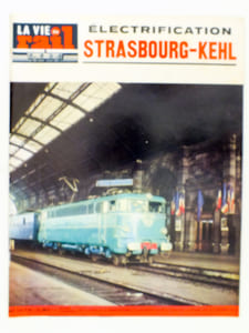 La Vie du Rail [ lot de 8 numéros avec des articles relatifs aux chemins de fer en Alsace ] : n° 433 Dépôt d'Hausbergen (février 1954) ; n° 519 les tramways de Strasbourg (octobre 1955) ; n° 859 électrification Paris-Strasbourg (août 1962) ; n° 1045 électrification Strasbourg-Kehl (mai 1966) ; n° 1073  électrification Strasbourg-Kehl (décembre 1966) ; n° 1405 Mulhouse, deux ans après… (août 1973) ; n° 1445 à Mulhouse-Nord (juin 1974) ;  n° 1716 le dépôt de Strasbourg (novembre 1979). 
