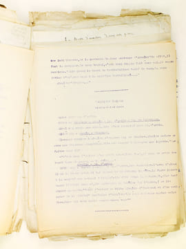 [ Lot de 3 Manuscrits et Notes manuscrites dont deux autographes ] I : Les Bras qui s'ouvrent. Un acte en vers ; II : Notes manuscrites pour 3 ...