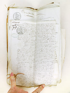 Lot d'archives relatives à l'arrondissement de Bourg-sur-Gironde [ Plus de 150 pièces rédigées entre 1715 et 1880, dont 12 pièces rédigées en 1700 et ...
