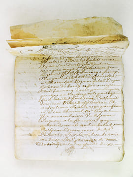 Lot d'archives relatives à l'arrondissement de Bourg-sur-Gironde [ Plus de 150 pièces rédigées entre 1715 et 1880, dont 12 pièces rédigées en 1700 et ...