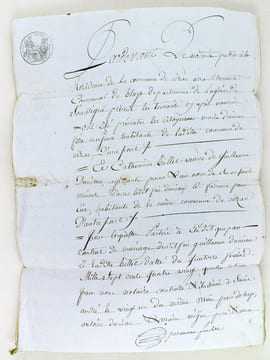 Lot d'archives relatives à l'arrondissement de Bourg-sur-Gironde [ Plus de 150 pièces rédigées entre 1715 et 1880, dont 12 pièces rédigées en 1700 et ...