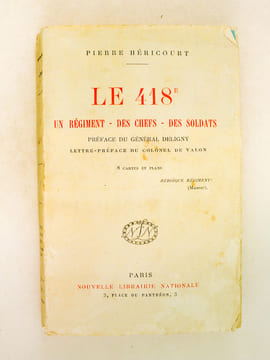 Le 418e. Un régiment - Des Chefs - Des Soldats [ Livre dédicacé par l'auteur ]. HERICOURT, Pierre