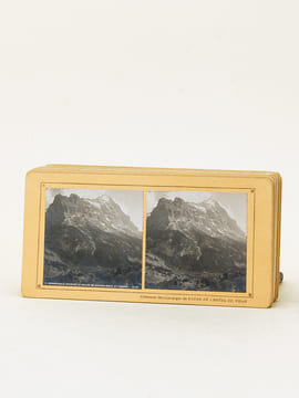 Lot de 24 vues photographiques stéréoscopiques de Suisse : Interlaken, Grindelwald und Bern [ Collection Stéréoscopique du Bazar de l'Hôtel de Ville ] ...