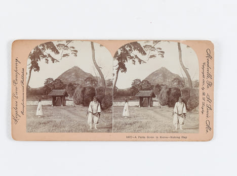 Lot de 7 vues photographiques stéréoscopiques de Corée  [ Keystone View Company - 7 Korean Stereoviews ] 14076 : White-Robed Pottery Peddlers on the ...