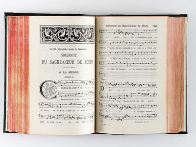 Dominical Romain. Messe, Vêpres, Complies et Saluts du Saint Sacrement pour tous les Dimanches de l'Année et les Principales Fêtes. N° 864 Chant grégorien extrait de l'édition vaticane et des livres de Solesmes.
