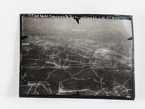 Lot de 17 photographies aériennes prises du 9 au 24 septembre 1916, par l'escadrille MF 40 dans le secteur de Saint-Hilaire le Grand, ...