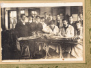 Photo originale d'une dissection par des étudiants en médecine, dont vraisemblablement le futur docteur Edouard Castéra, d'Hagetmau [ vers 1905 ]. ...