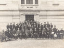 [ Photo de groupe - Hanoï, Tonkin : ] Ecole des Travaux Publics 2e Année - 1922-1923. HOPDUNG-PHOTO