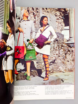 Moda in Pelle , Trimestrale Anno V - Numero 12 , Marzo 1971 ( Moda in Pelle, Rassagna delle Calzature Italiane, borse e abbligliamento in pelle - ...