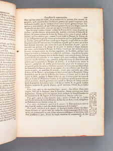 Abrégé du Commentaire général de Toutes les Coutumes et des autres Loix Municipales en Usage dans les différentes Provinces du Royaume (2 Tomes - Complet) [Abrégé du Commentaire de la Coutume de Touraine ] Abrégé du commentaire général de toutes les coutumes et des autres loix municipales, en usage dans les différentes provinces du roïaume, contenant, au commencement de chacun des trente-six titres qui le divisent, le précis des principes généraux qui servent de droit commun dans les provinces régies par le droit romain : de ceux adoptés dans les païs coutumiers, & les principes particuliers à la coutume de Touraine, relatifs aux matieres qui y sont traitées ; les articles de cette coutume qui, comme celle qui tient le milieu entre toutes les autres, sert de point d'appui au commentaire général ; la conférence par classes des articles des autres coutumes, des loix & des ordonnances du roïaume, avec les articles de la même coutume ; & enfin le commentaire de la coutume de Touraine ; une explication précise des dispositions y contenues ; une décision claire & juste des questions qui en peuvent naître, appuïée des loix romaines, des ordonnances, edits & déclarations du roi, d'une infinité de réglemens & arrêts émanés des premiers tribunaux de France, & du sentiment des auteurs les plus accrédités, pour donner une juste idée du commentaire des autres coutumes. Donné d'abord sous le faux titre d'Abrégé de la coutume de Touraine 