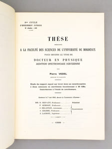 Etude du rapport signal sur bruit dans un interféromètre à deux antennes en corrélation fonctionnant à 35 Ghz. Contribution à l'étude de corrélateurs. ( Thèse présentée à l'Université de Bordeaux I pour l'obtention du titre de Docteur en Physique, Mention Spectronomie Hertzienne, soutenue le 7 mai 1969 ) [ Exemplaire dédicacé par l'auteur ]