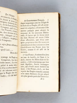 Traité de l'Origine du Gouvernement François ; Où l'on examine ce qui est resté en France sous la première Race de nos Rois, de la forme du ...
