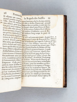 La République des Suisses. Comprinse en deux livres [ ... ] Descrite en Latin par Josias Simler de Zurich [ Edition originale de l'édition française ...
