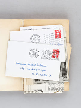 [ Lot de 6 ouvrages enrichis de plusieurs lettres autographes signés et de dédicaces à l'écrivain bordelais Michel Suffran ] Le personnage combattant ...