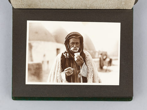 Album photographique d'Alep : 22 photos format 17 x 11 cm . DEROUNIAN, Vartan