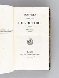 Oeuvres complètes de Voltaire (70 Tomes - Complet) Tome 1 : Vie de Voltaire par M. le Marquis de Condorcet ; Tomes 2 à 10 : Théâtre ; Tome 10 : La Henriade ; Tome 11 : La Pucelle d'Orléans ; Tomes 12 à 14 : Poésies ; Tomes 15 à 18 : Essai sur les Moeurs ; Tomes 19 et 20 : Siècle de Louis XIV ; Tome 21 : Siècle de Louis XV ; Tome 22 : Histoire de Charles XII ; Tome 23 : Histoire de Russie ; Tome 24 : Annales de l'Empire ; Tome 25 : Histoire du Parlement ; Tomes 26 et 27 : Mélanges historiques ; Tomes 28 et 29 : Politique et Législation ; Tome 30 : Physique ; Tomes 31, 32, 33 et 34 : Philosophie Générale, Métaphysique, Morale et Théologie ; Tome 35 : Dialogues et Entretiens philosophiques des Oeuvres de Voltaire ; Tomes 36 à 42 : Dictionnaire Philosophique ; Tomes 43 et 44 : Romans ; Tome 45 : Facéties ; Tomes 46, 47, 48 : Mélanges Littéraires ; Tomes 49 et 50 : Commentaires sur Corneille ; Tomes 50, 51, 52 : Correspondance avec Frédéric, Roi de Prusse ; Tome 53 : Correspondance avec l'Impératrice de Russie, plusieurs Souverains et les Princes de Prusse ; Tomes 54 et 55 : Correspondance avec d'Alembert ; Tomes 56 à 69 : Correspondance Générale ; Tome 70 : Table analytique des Oeuvres de Voltaire par J. B. J. Champagnac