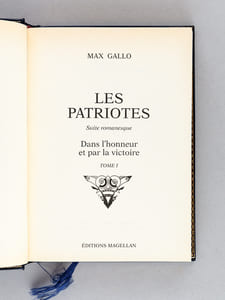 Les Patriotes. Suite Romanesque (Complet - 4 Titres en 8 Tomes) L'Ombre et la Nuit (1936-11 novembre 1940) ; La Flamme ne s'éteindra pas (11 novembre 1940 - août 1942) ; Le Prix du Sang (août 1942-21 juin 1943) ; Dans l'Honneur et par la Victoire (21 juin 1943 - 1945)