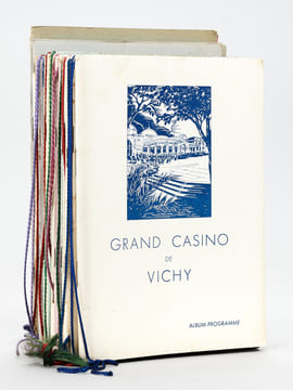 [ Lot de 22 programmes des Casinos de Vichy ] 8 Programmes Officiels du Casino de Vichy 1932 - 14 Album-Programmes du Grand Casino de Vichy de 1933 à ...