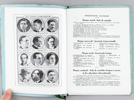 [ Lot de 22 programmes des Casinos de Vichy ] 8 Programmes Officiels du Casino de Vichy 1932 - 14 Album-Programmes du Grand Casino de Vichy de 1933 à ...