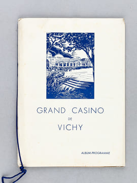 [ Lot de 22 programmes des Casinos de Vichy ] 8 Programmes Officiels du Casino de Vichy 1932 - 14 Album-Programmes du Grand Casino de Vichy de 1933 à ...