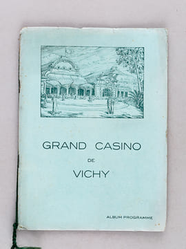 [ Lot de 22 programmes des Casinos de Vichy ] 8 Programmes Officiels du Casino de Vichy 1932 - 14 Album-Programmes du Grand Casino de Vichy de 1933 à ...