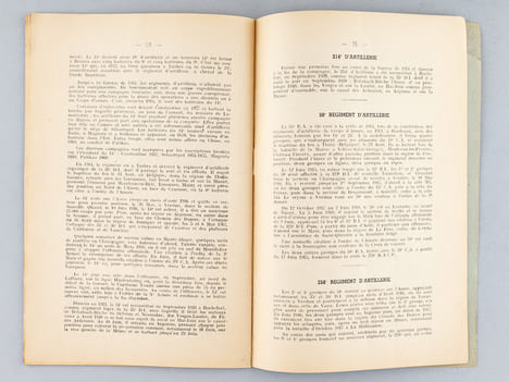 Drapeaux et Etendards de nos régiments d'Aquitaine. Quatre siècles de gloires militaires. [ Edition originale ]. DUFOURG, Robert ; WEYGAND, Général