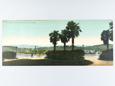 Pau. La Chaîne des Pyrénées vue du Square Saint-Martin (C.C. 4) [ Vue panoramique géante en couleurs format 56 x 23 cm ]