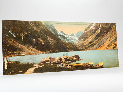 Cauterets (Hautes-Pyrénées) Le Lac de Gaube et le Vignemale (alt. 3.298 m) (C.C. 10) [ Vue panoramique géante en couleurs format 56 x 22,5 cm ]. ...