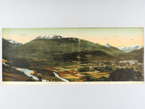 Argelès-Gazost. Fond du Lavedan et coupures de Cauterets, Arrens ; vue prise des hauteurs de Silhen (C.C. 44) [ Vue panoramique géante en couleurs ...