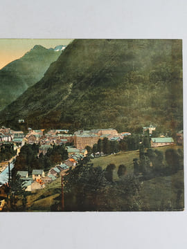 Cauterets (Hautes-Pyrénées) (C.C. 9) [ Vue panoramique géante en couleurs format 56 x 22,5 cm ]. CARRACHE, Célestin