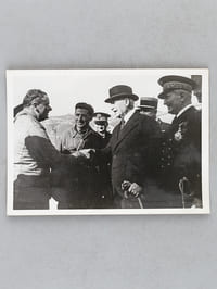 4 photos de presse réunissant le Maréchal Pétain et l'Amiral Darlan : 2 photos de Pétain et Darlan se rendant à bord du croiseur Dunkerque en rade de Toulon (17 avril 1942) - Pétain et Darlan dans les jardins de Vichy (12 août 1940 - Photo coupée en deux) - Pétain et Darlan accueillis par des ouvriers escrimeurs au stade Dunlop de Montluçon le 2 mai 1941