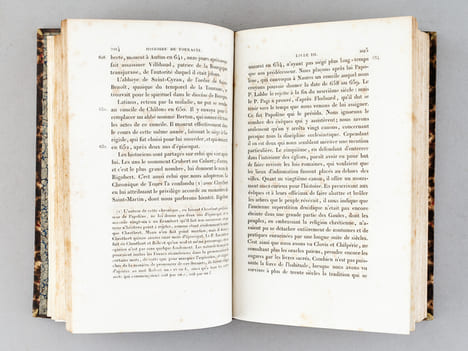 Histoire de Touraine, depuis la Conquête des Gaules par les Romains, jusqu'à l'année 1790 (4 Tomes - Complet) suivie du Dictionnaire biographique de ...