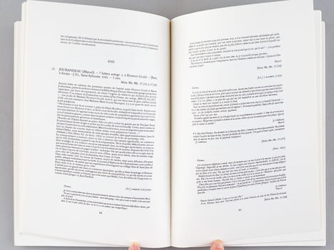 Par le Don de Florence Gould [ Livre dédicacé par l'auteur - Avec 3 cartes autographes de Florence Gould ]. CHAPON, François ; AURY, Dominique ; ...