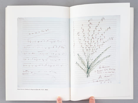 Par le Don de Florence Gould [ Livre dédicacé par l'auteur - Avec 3 cartes autographes de Florence Gould ]. CHAPON, François ; AURY, Dominique ; ...