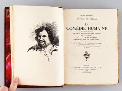 Oeuvres complètes de Honoré de Balzac (40 Tomes : Complet) [ Exemplaire sur papier du Japon avec suite sur Chine ] [ Contient : ] La Comédie Humaine (33 Volumes) Etudes de Moeurs, Scènes de la Vie Privée. I : La Maison du chat-qui-pelote. Le Bal de Sceaux. Mémoires de deux jeunes mariés La Bours ; II : Modeste Mignon. Un début dans la Vie ; III : Albert Savarus. La Vendetta. Une Double Famille. La Paix du Ménage. Madame Firmiani. Etude de Femme ; IV : La fausse maîtresse. Une Fille d'Eve. Le message. La Grenadière. La femme abandonnée. Honorine ; V : Béatrix. Gobseck ; VI : La femme de trente ans. Le père Goriot ; VII : Le colonel Chabert. La messe de l'athée. L'interdiction. Le contrat de mariage. Autre Etude de femme ; Etudes de moeurs. Scènes de la Vie de Province VIII : Ursule Mirouët. Eugénie Grandet ; IX : Les Célibataires. Pierrette. le Curé de Tours. La Rabouilleuse ; X : L'Illustre Gaudissart. La muse du département. La Vieille Fille ; XI : Le Cabinet des Antiques. Illusions perdues : Les Deux poëtes ; XII : Illusions perdues : Un grand homme de Province à Paris. Les Souffrances de l'Inventeur ; XIII : Scènes de la Vie Parisienne : Histoire des Treize. Ferragus. La Duchesse de Langeais. La fille aux yeux d'or ; XIV : Grandeur et décadence de César Birotteau. La maison Nuncingen ; XV : Splendeurs et misères des courtisanes I ; XVI : Splendeurs et misères des courtisanes II Les secrets de la Princesse de Cardigan. Facino Cane. Sarrasine. Pierre Grassou ;  XVII : La Cousine Bette ; XVIII : Le Cousin Pons. Un prince de la Bohême. Un homme d'affaires ; XIX : Gaudissart II. Les comédiens sans le savoir ; XX : Les petits bourgeois. L'envers de l'histoire contemporaine ; XXI : Scènes de la vie politique. Un Episode sous la Terreur. Une ténébreuse affaire. Le député d'Arcis. Z. Marcas ; XXII : Scènes de la Vie Militaire : Les Chouans. Une Passions dans le Désert ; XXIII : Scènes de la Vie de Campagne : Les Paysans ; XXIV : Le médecin de campagne ; XXV : Le curé de village ; XXVI : Le Lys dans la vallée ; XXVII : Etudes philosophiques : La peau de chagrin. Jésus-Christ en Flandre. Melmoth réconcilié. Massimila Doni ; XXVIII : Le chef-d'oeuvre inconnu. Gambara. La recherche de l'absolu. L'enfant maudit ; XXIX : Adieu. Les Marana. Le réquisitionnaire. El Verdugo. Un drame au bord de la mer. Maître Cornélius. L'auberge rouge ; XXX : Sur Catherine de Medicis. L'élixir de longue vie ; XXXI : Les proscrits. Louis Lambert. Séraphita ; XXXII : Etudes analytiques : Physiologie du mariage ou méditation de philosophie éclectique sur le bonheur et le malheur conjugal ; XXXIII : Petites misères de la vie conjugale ; XXXIV : Théâtre I : Vautrin. Les ressources de Quinola. Paméla Giraud ; XXXV : Théâtre II : La Marâtre. Le faiseur. L'Ecole des Ménages ; XXXVI : Contes drôlatiques I : Premier et deuxième dixain ; XXXVII : Contes drôlatiques II : Troisième dixain. Fragments inédits ; XXXVIII : Oeuvres diverses I : 1824-1830 ; XXXIX : Oeuvres diverses II : 1830-1835 ; Oeuvres diverses III : 1836-1848 